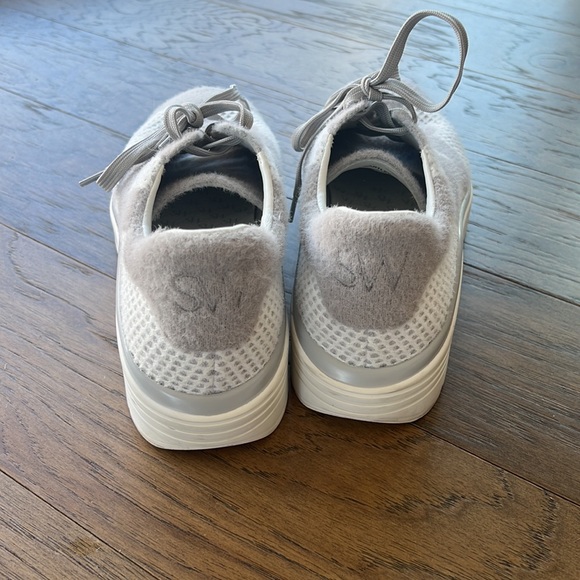 Stuart Weitzman The Hartlee Sneaker Light Gray Knit - Size 9.5 - Picture 4 of 5